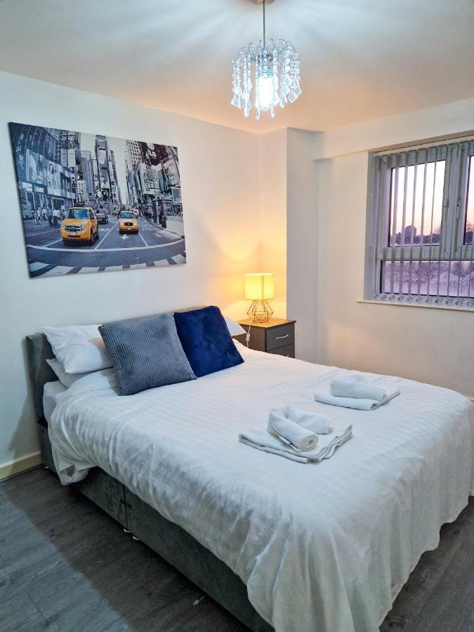 Spacious Apartment For Holiday And Contractor Groups In Salford - Private Parking - By Nmb Serviced Accommodation Manchester Dış mekan fotoğraf