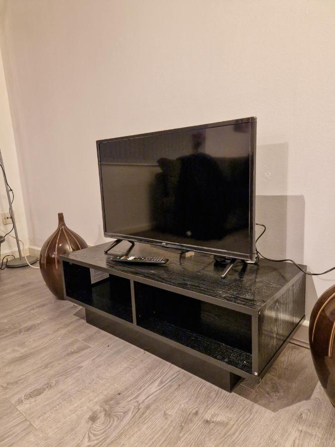 Spacious Apartment For Holiday And Contractor Groups In Salford - Private Parking - By Nmb Serviced Accommodation Manchester Dış mekan fotoğraf